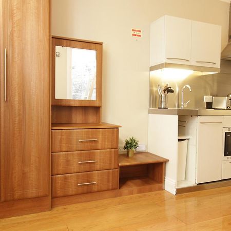 Queen Victoria Apartments Лондон Номер фото