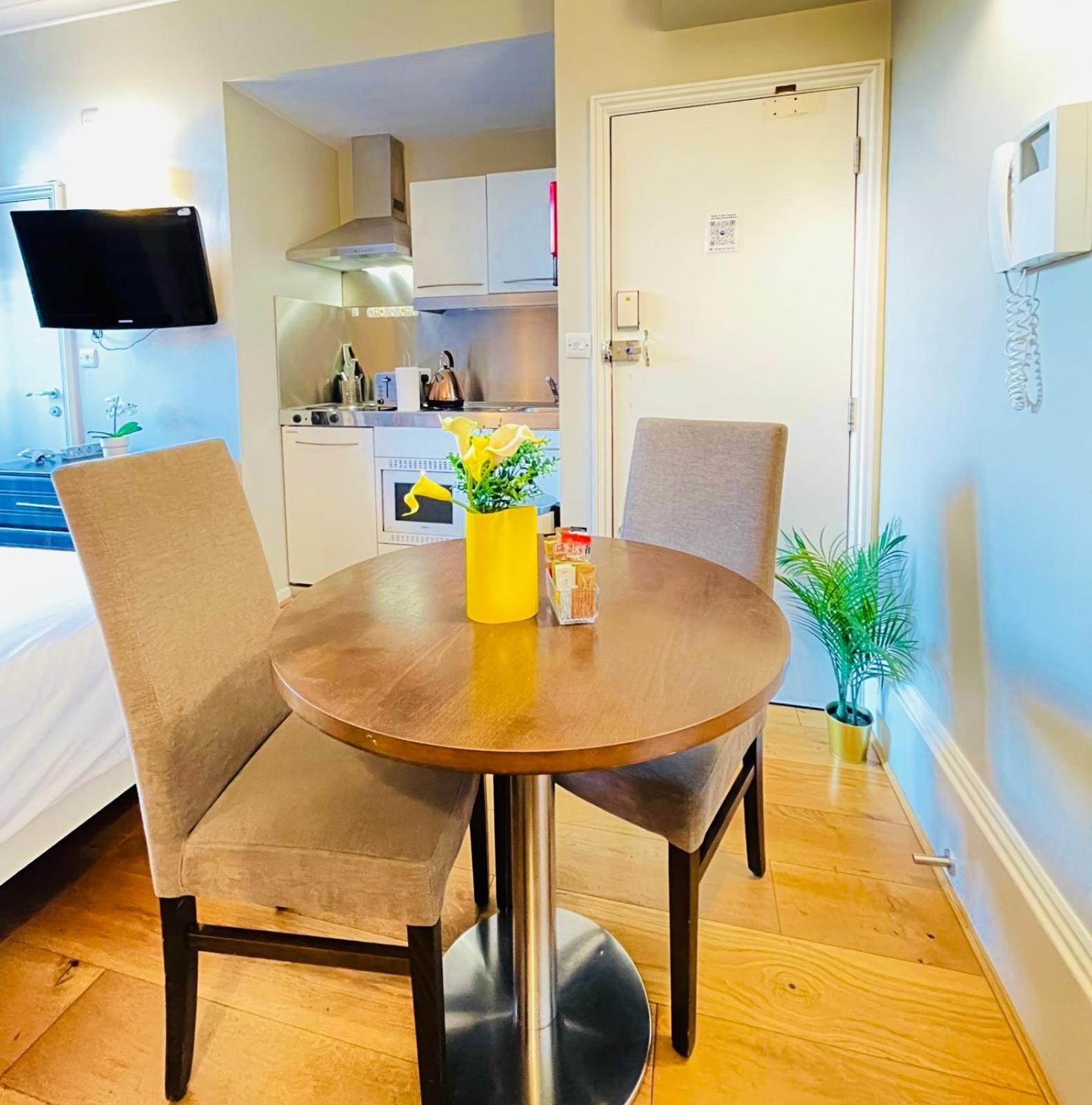 Queen Victoria Apartments Лондон Екстер'єр фото
